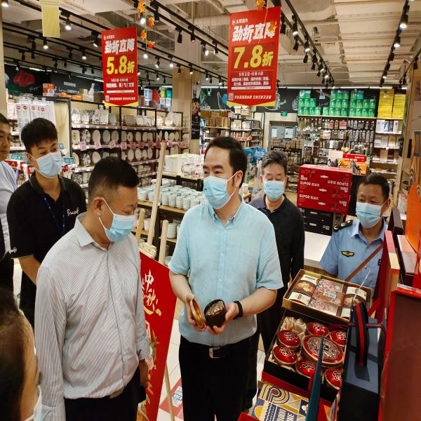 市市场监管局党组书记、局长李宝云带队督查创建文明城市工作